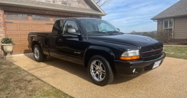 2003 Dodge Dakota R/T pickup image 1.