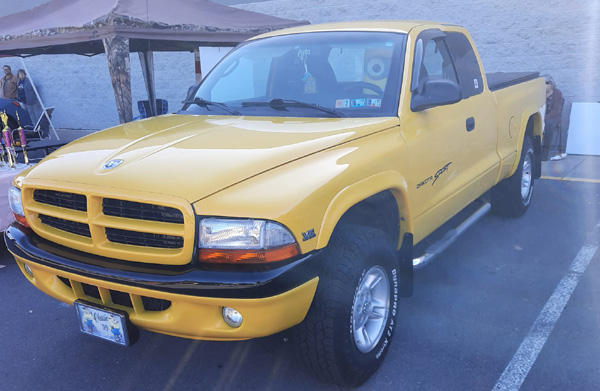 1999 Dodge Dakota Sport Club Cab By Charlie Lumbard image 2.